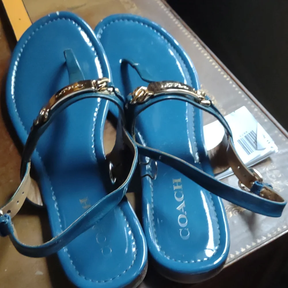 Coach - Picture 4 of 4